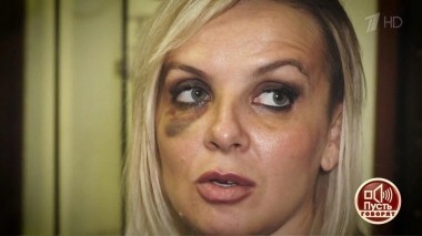 Ногами по лицу: за что в центре Москвы избили солистку группы «Маша и медведи». Пусть говорят. Выпуск от 22.10.2018