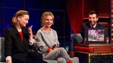 Кристина Асмус и Екатерина Вилкова. Вечерний Ургант. 468 выпуск от 27.04.2015