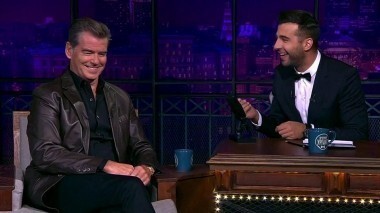 Пирс Броснан. Вечерний Ургант. 347 выпуск от 19.09.2014