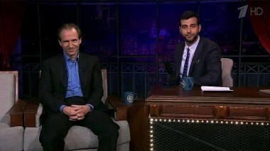 Рэйф Файнс. Вечерний Ургант. 373 выпуск от 29.10.2014